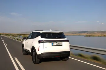 SUV bien equipado con más de 200 CV, rival de híbridos de Toyota y Renault.