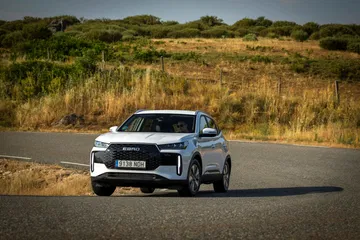 Bien equipado y con más de 200 CV, este SUV se presenta como una alternativa a los híbridos de Toyota y Renault.