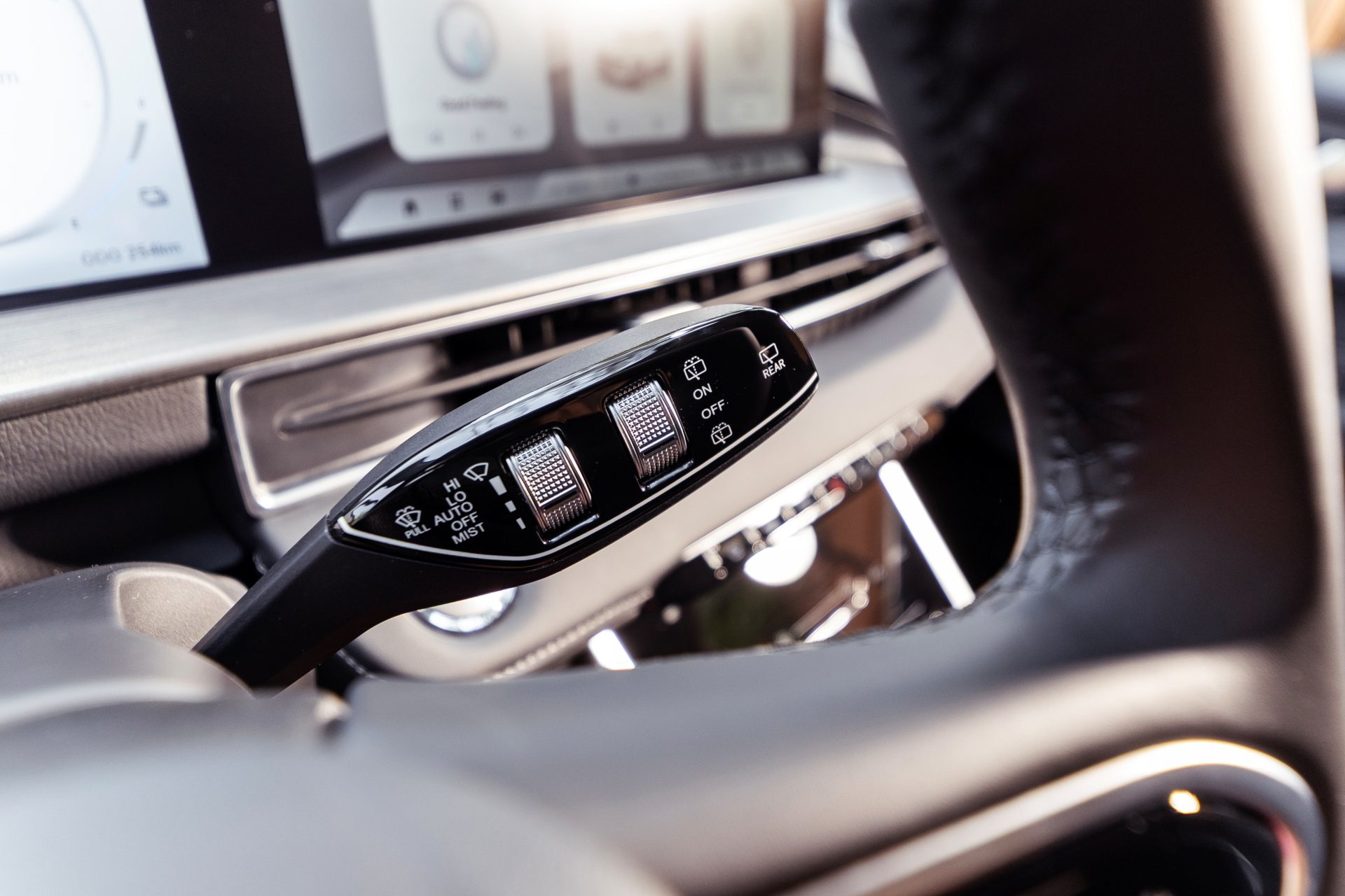 La imagen muestra el control central, destacando su diseño moderno y funcionalidad