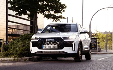 SUV bien equipado con más de 200 CV, alternativa a híbridos de Toyota y Renault