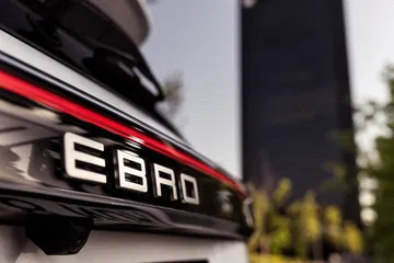 Vista trasera del Ebro S400, un SUV bien equipado y potente.