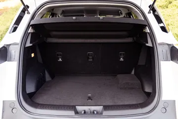 Amplio espacio de carga, ideal para aventuras y viajes familiares.