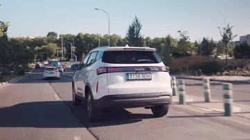 Este SUV, con más de 200 CV, se presenta como una alternativa a los híbridos de Toyota y Renault.