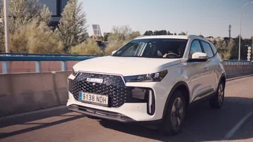 El Ebro S400 combina estilo y potencia, ideal para quienes buscan un SUV eficiente.