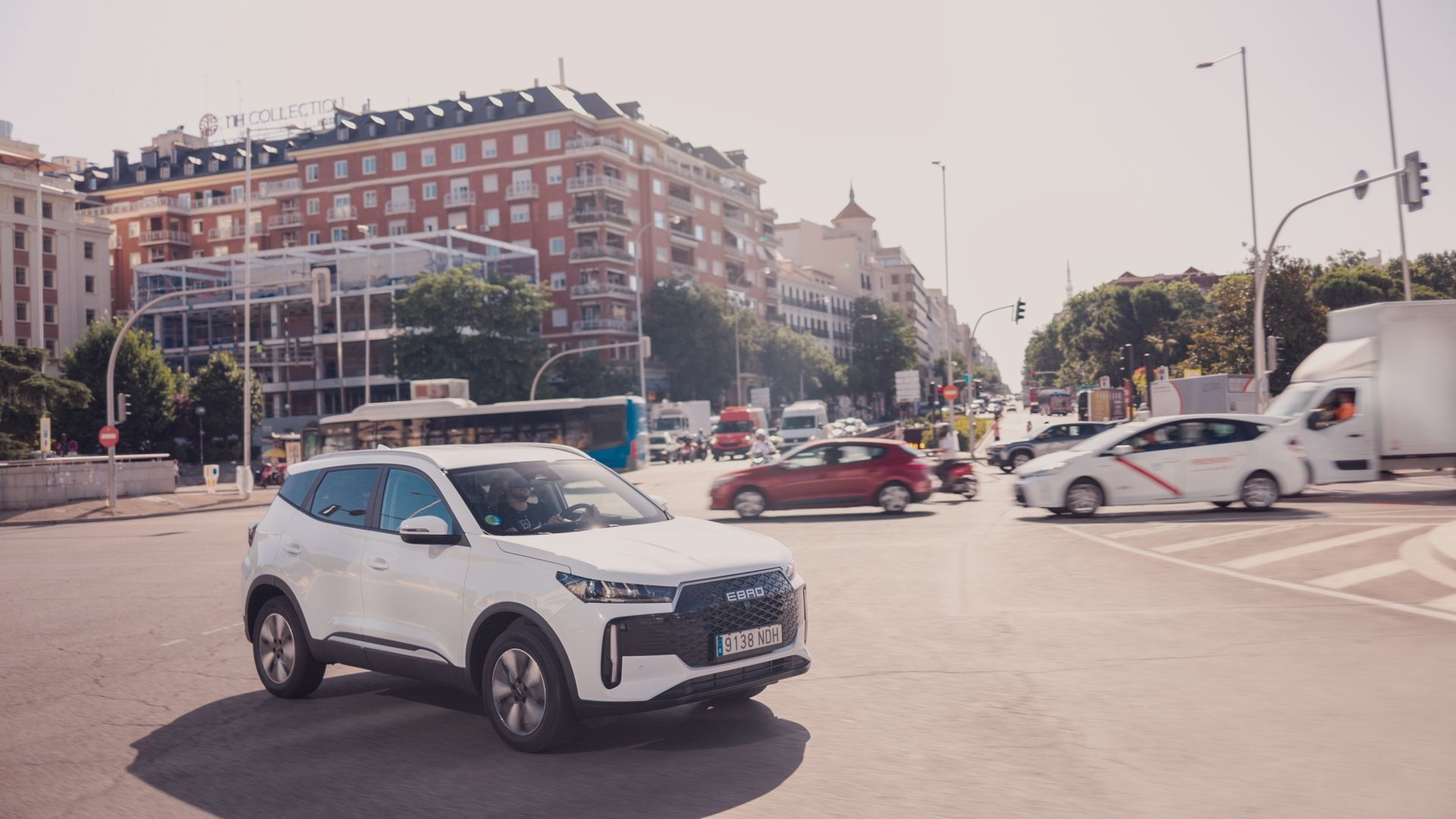 El SUV destaca por su diseño moderno y dinámico, ideal para la ciudad.