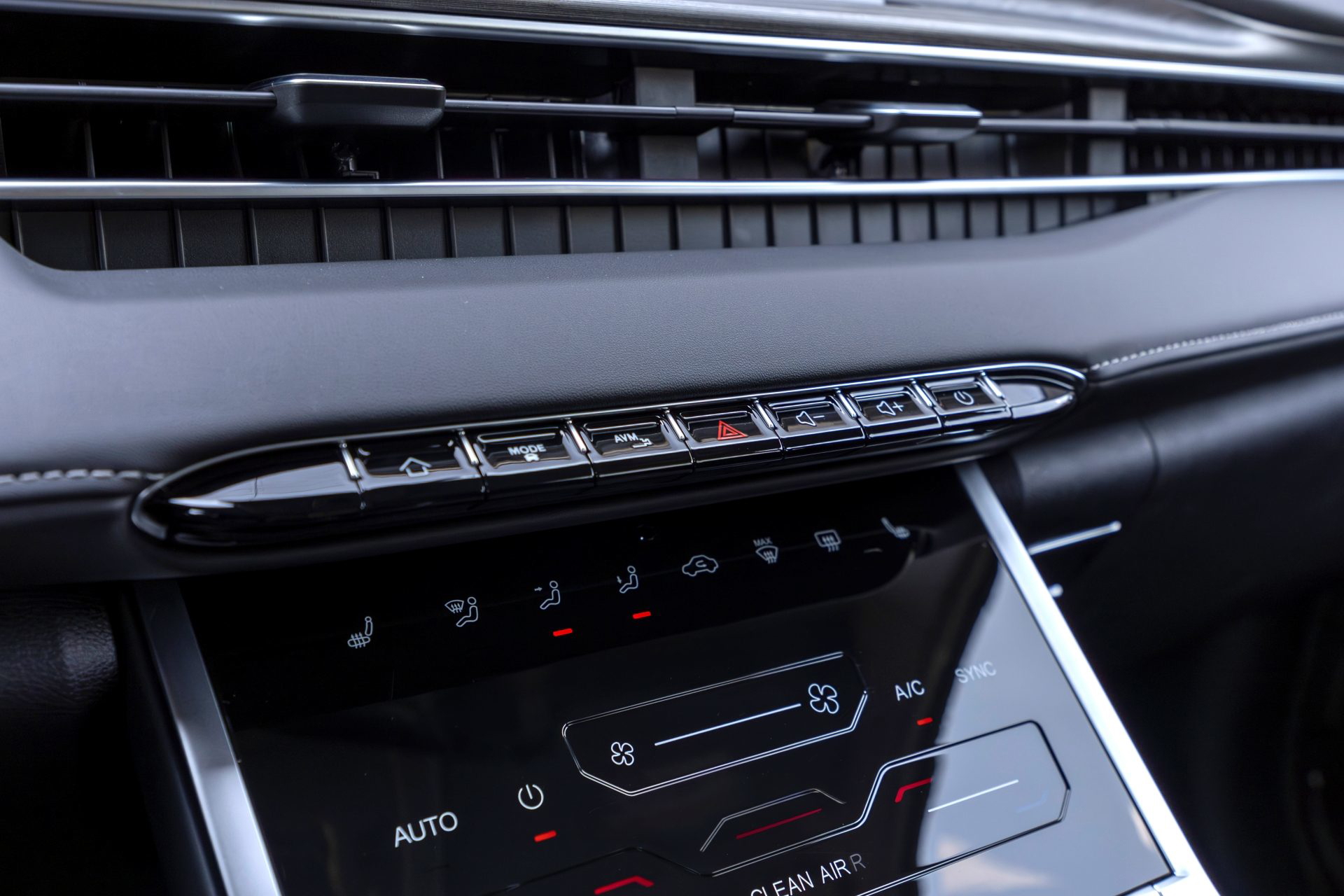 Diseño moderno con controles intuitivos para un manejo cómodo.