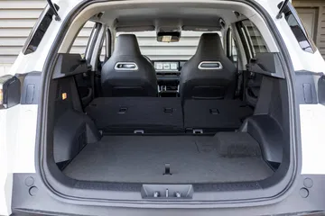 Maletero espacioso y versátil, ideal para viajes y uso diario.