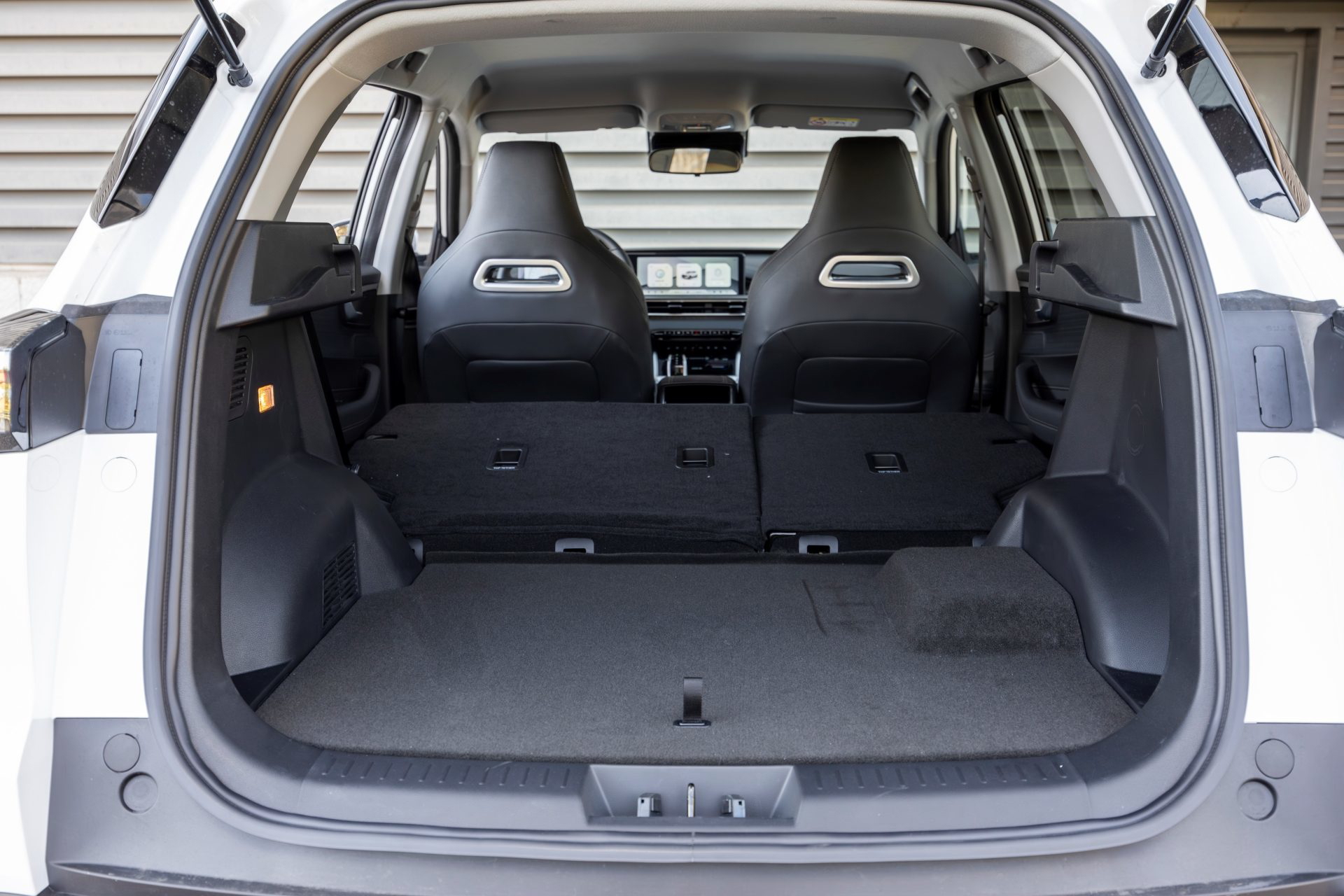 Maletero espacioso y versátil, ideal para viajes y uso diario.