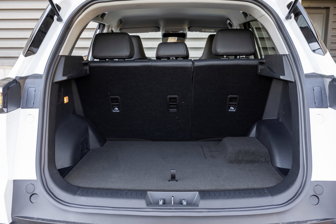 Amplio maletero ideal para viajes en familia, combina practicidad y comodidad.