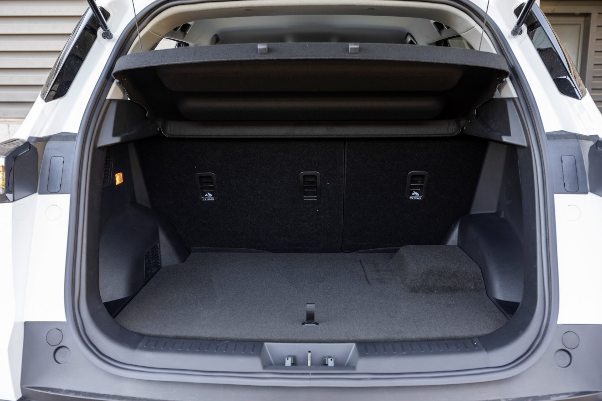 Amplio maletero que refleja la versatilidad del SUV, ideal para familias y aventuras.