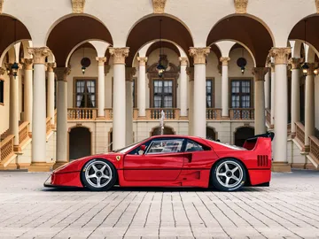 El Ferrari F40 LM de Michelotto destaca por su diseño aerodinámico y su potente motor.