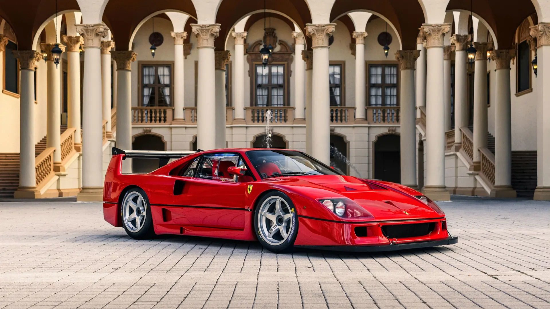 Imponente Ferrari F40 LM Michelotto, una obra maestra de la ingeniería automovilística.