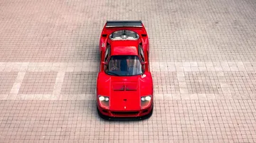Vista superior del Ferrari F40 LM, simbolizando pura potencia y diseño icónico.