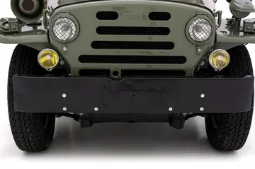Vista frontal del Fiat Campagnola, robusto y con carácter militar.