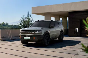 Parece un Ford Bronco, pero es el todoterreno con motor híbrido. Parece un Ford Bronco, pero es el todoterreno con motor híbrido.