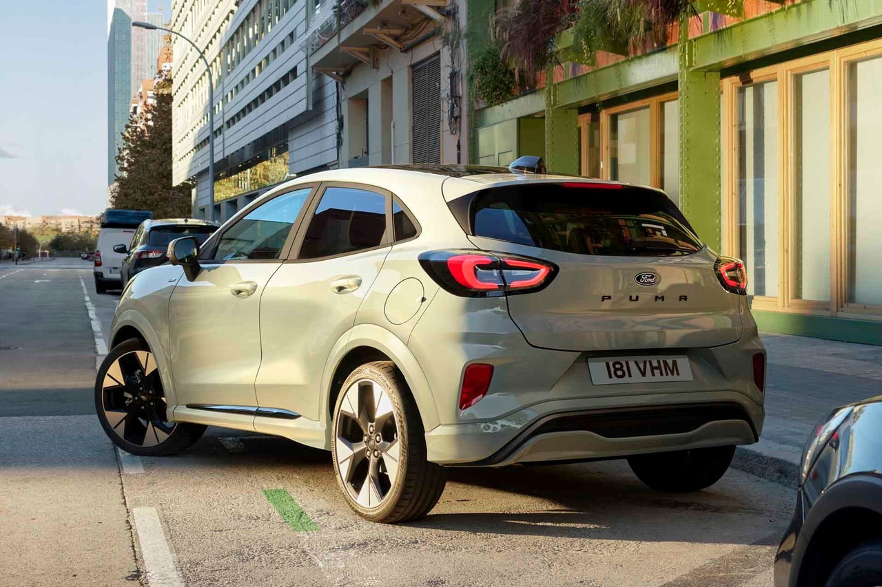 Nuevo Ford Puma Hybrid 2025 destaca por su diseño eficiente y rendimiento.