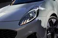 Vista delantera del Ford Puma, destaca su diseño moderno y deportivo.
