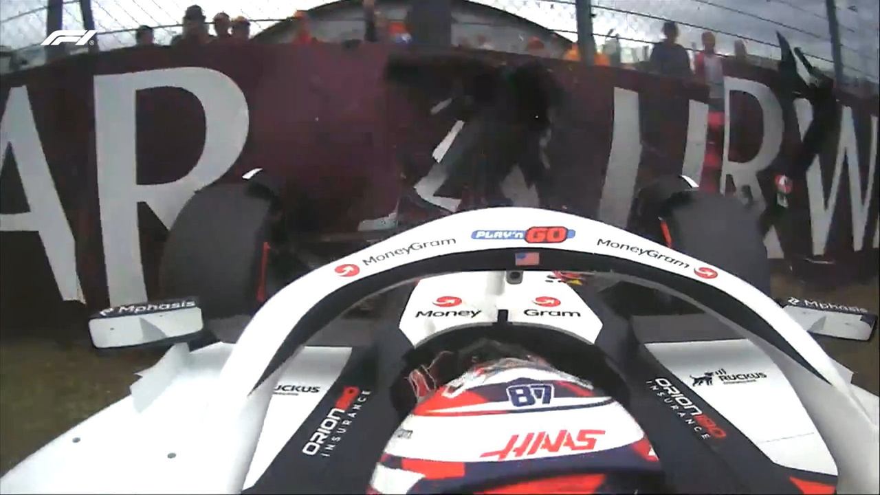 Charles Leclerc concluye las prácticas en Silverstone con el mejor tiempo entre dos banderas rojas.