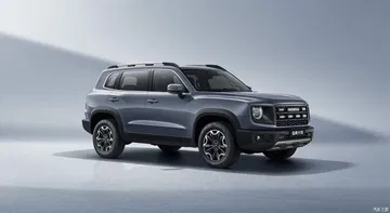 Todoterreno asequible de tamaño SUV compacto, con diseño robusto.