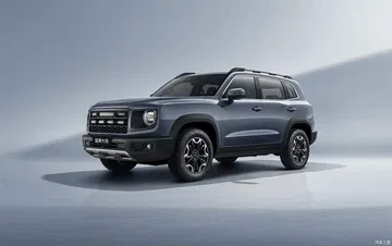 Parece un todoterreno, pero con tamaño de SUV compacto y altura de 4x4.