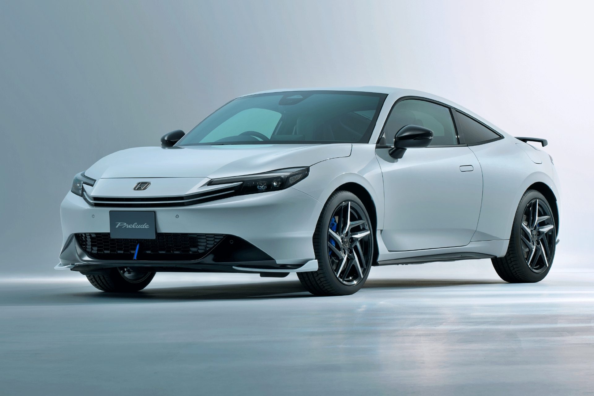 Coupé híbrido de Honda, con líneas deportivas y diseño aerodinámico.