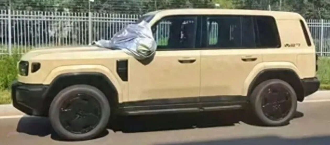 Primeras imágenes del iCar V27, un todoterreno robusto con un diseño tentador.