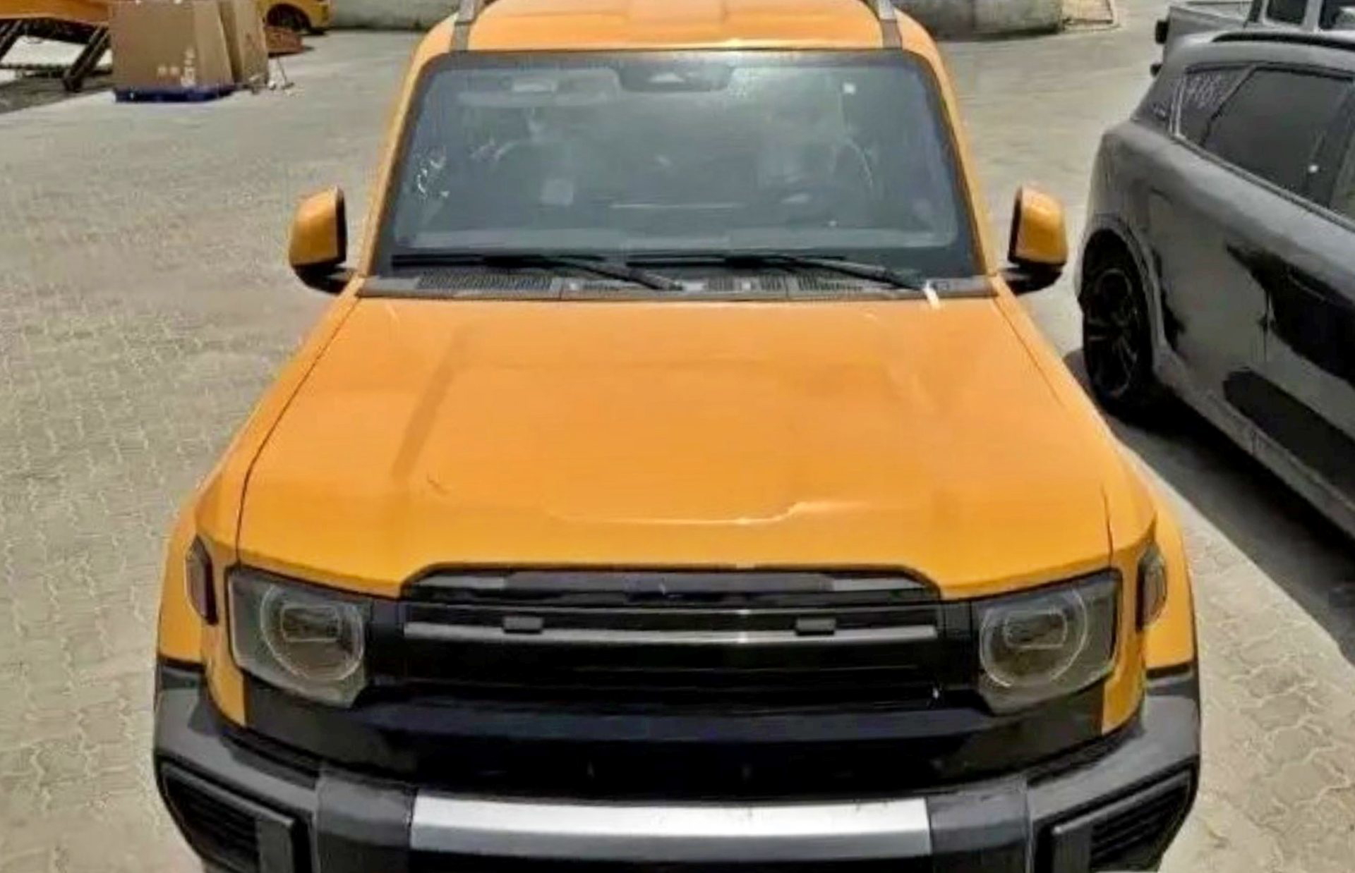 Primeras imágenes del iCar V27, un todoterreno híbrido que fusiona lo mejor de un Defender y un Land Cruiser.