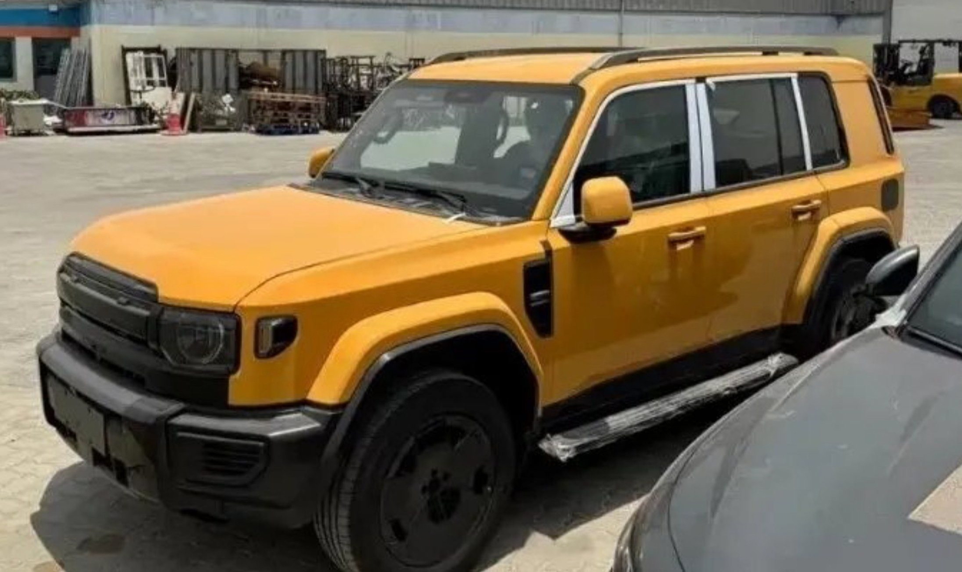 Primer vistazo al iCar V27, un híbrido que fusiona estilo y robustez.