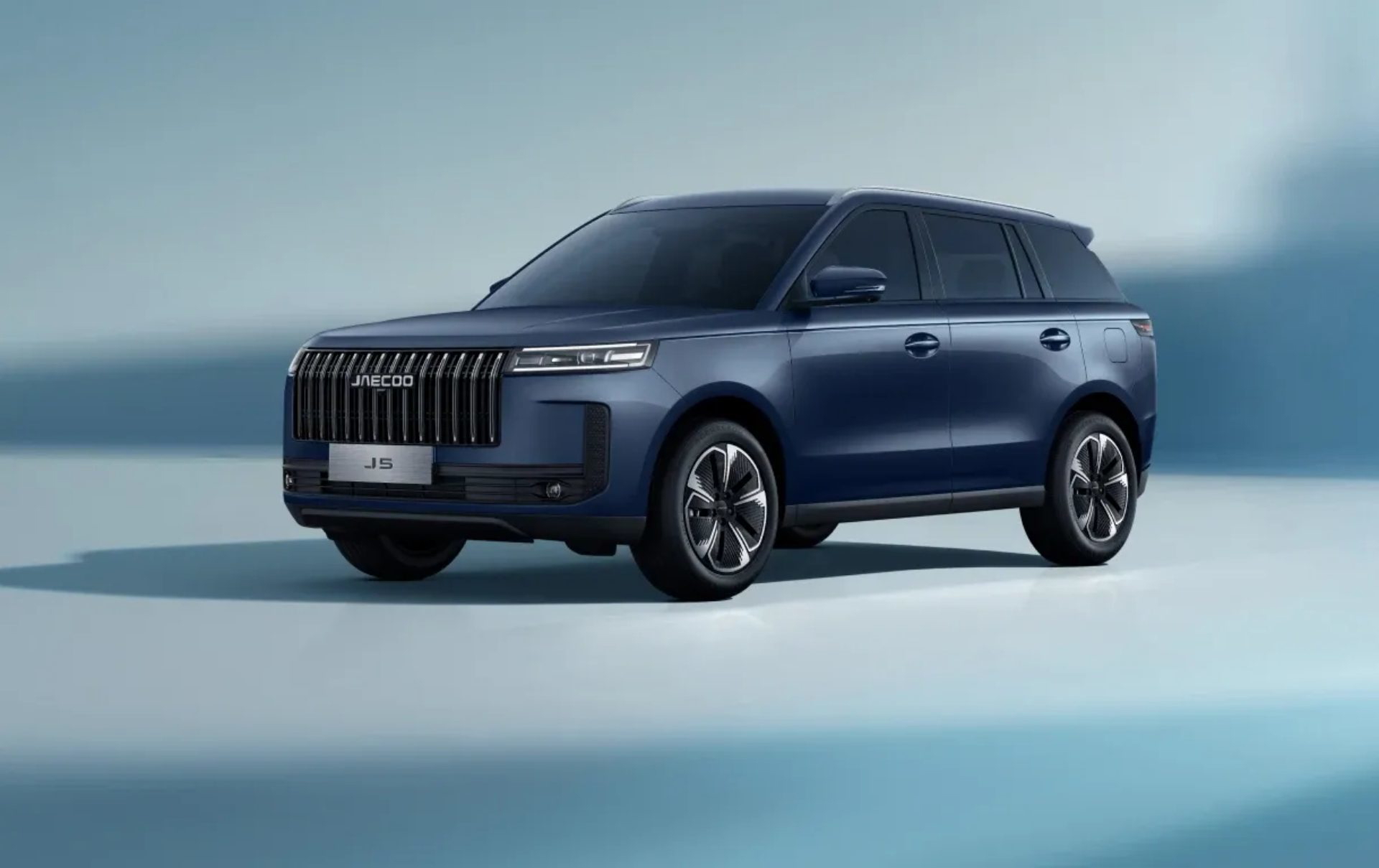 El Jaecoo 5 destaca por su diseño moderno y robusto, ideal para la ciudad y el campo.