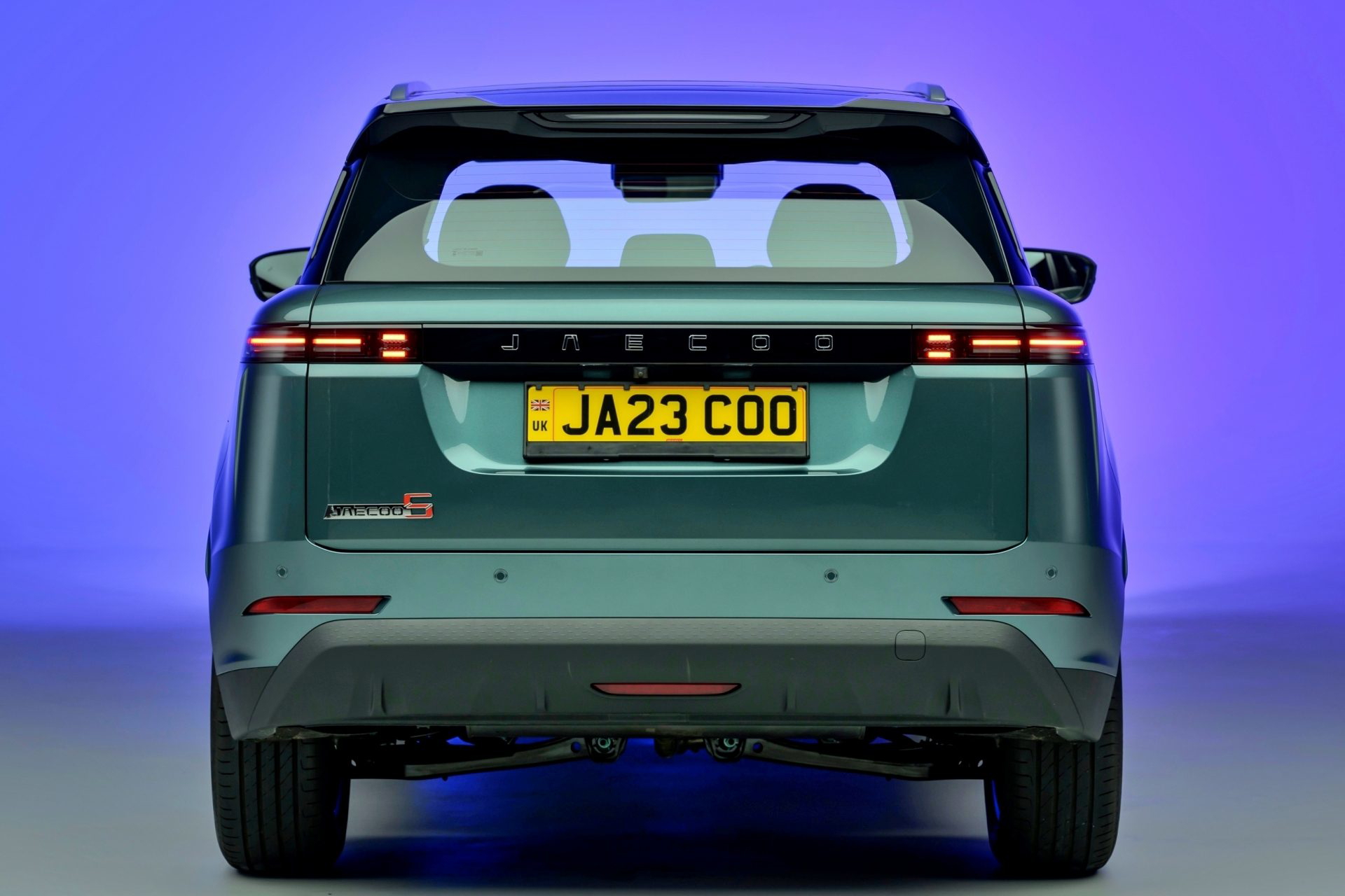 Vista trasera del Jaecoo 5, destacando su diseño moderno y atractivo.