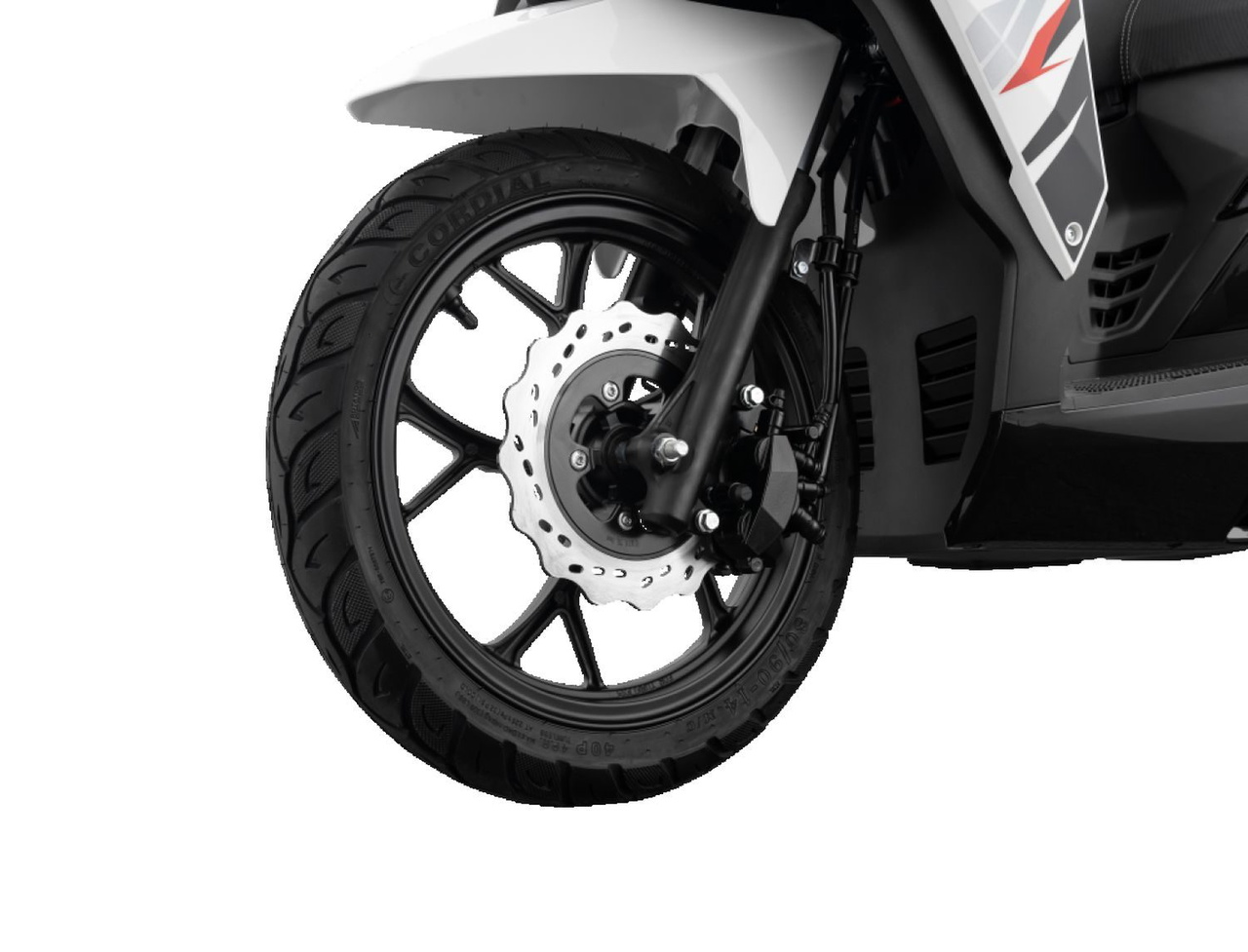 Rueda delantera de la Keeway Icon 125, ideal para la ciudad.