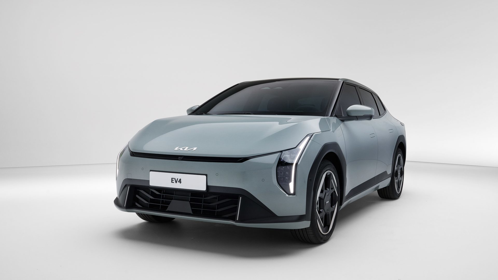 El nuevo Kia EV4 destaca por su diseño moderno y aerodinámico. Ideal para quienes buscan eficiencia.