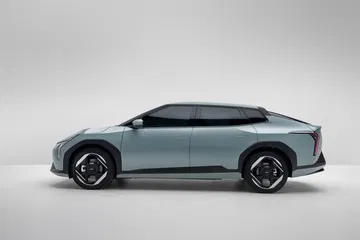 El Kia EV4 se destaca por su diseño moderno y elegante.