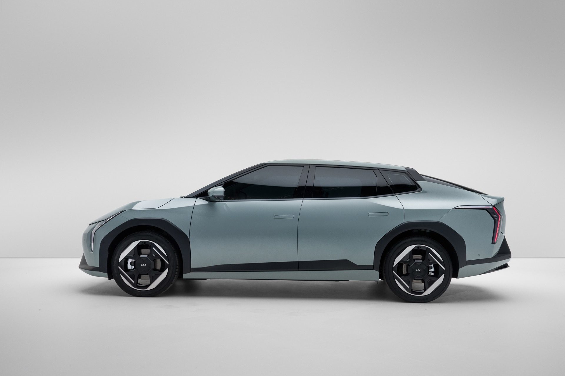 El nuevo Kia EV4 ofrece un diseño distintivo y aerodinámico.
