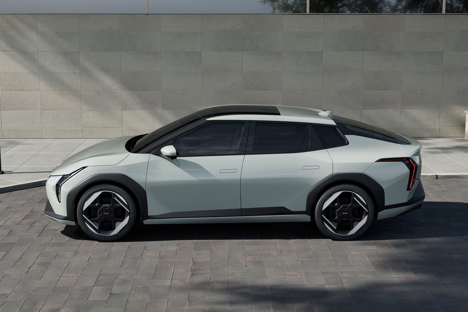 Vista lateral del Kia EV4 2025, un diseño moderno y aerodinámico.