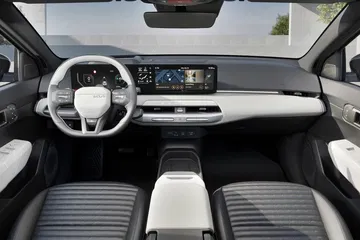 Interior moderno y tecnológico que destaca por su amplitud y acabados de calidad. Interior moderno y tecnológico que destaca por su amplitud y acabados de calidad.