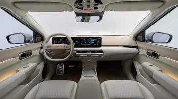 Interior del Kia EV4 2025, destaca por su diseño moderno y amplio espacio. Interior del Kia EV4 2025, destaca por su diseño moderno y amplio espacio.