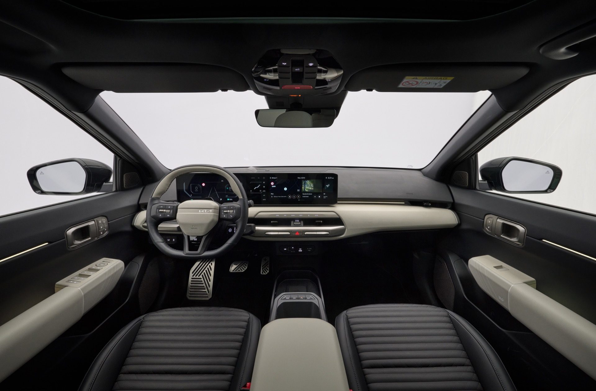 Cabina moderna y espaciosa, diseño ergonómico con tecnología avanzada.