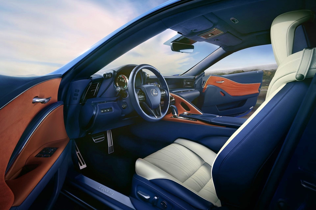 Interior del Lexus LC, combinando lujo y tecnología avanzada.