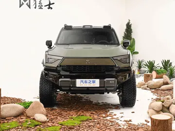Vista frontal del todoterreno chino, destaca su diseño robusto y detalles audaces.
