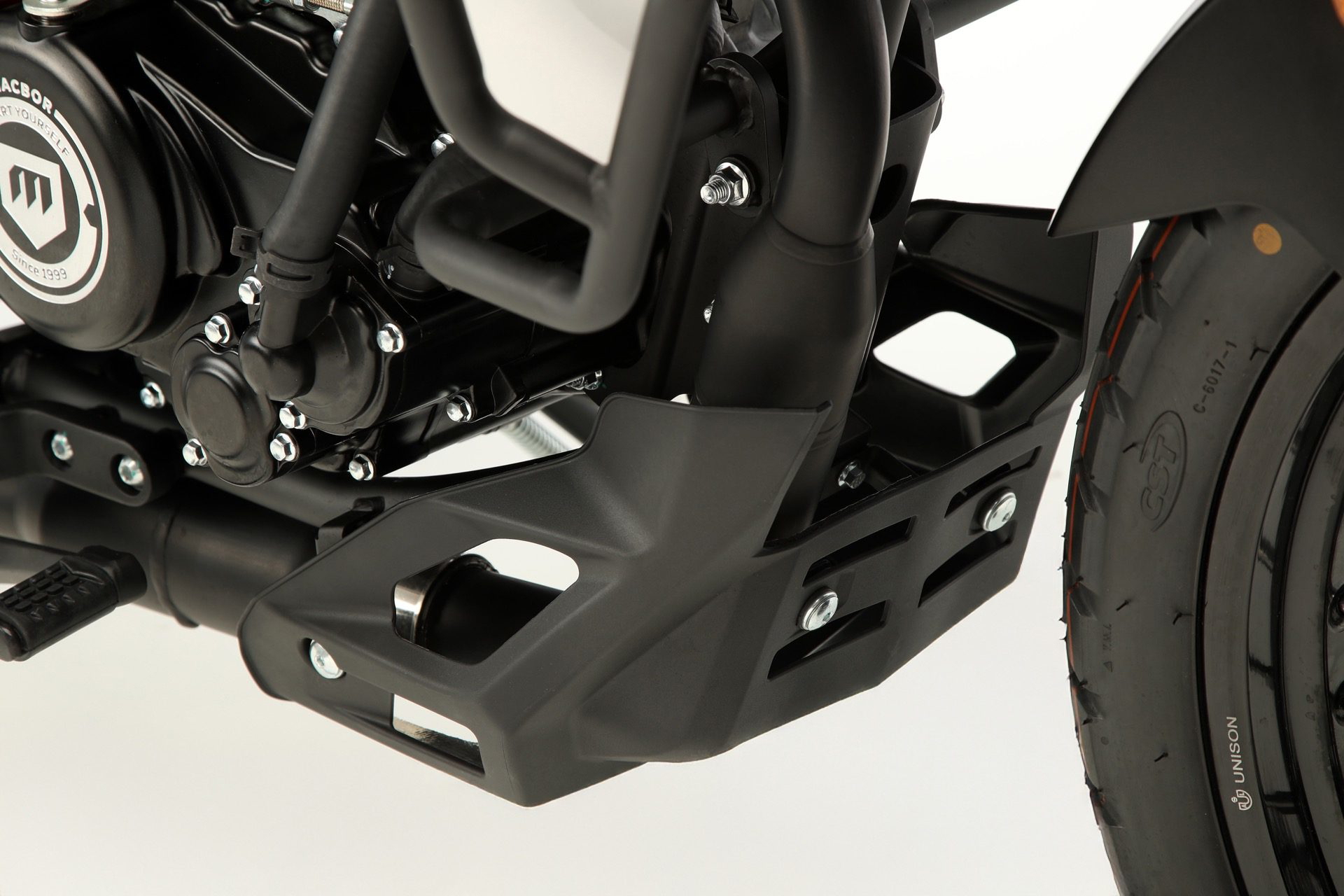 Vista del sistema de protección del motor, resalta su robustez y diseño funcional.