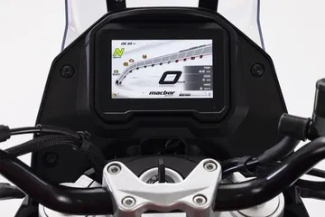 Pantalla digital del Macbor Montana XR1 EVO, muestra información clave del rendimiento. Pantalla digital del Macbor Montana XR1 EVO, muestra información clave del rendimiento.
