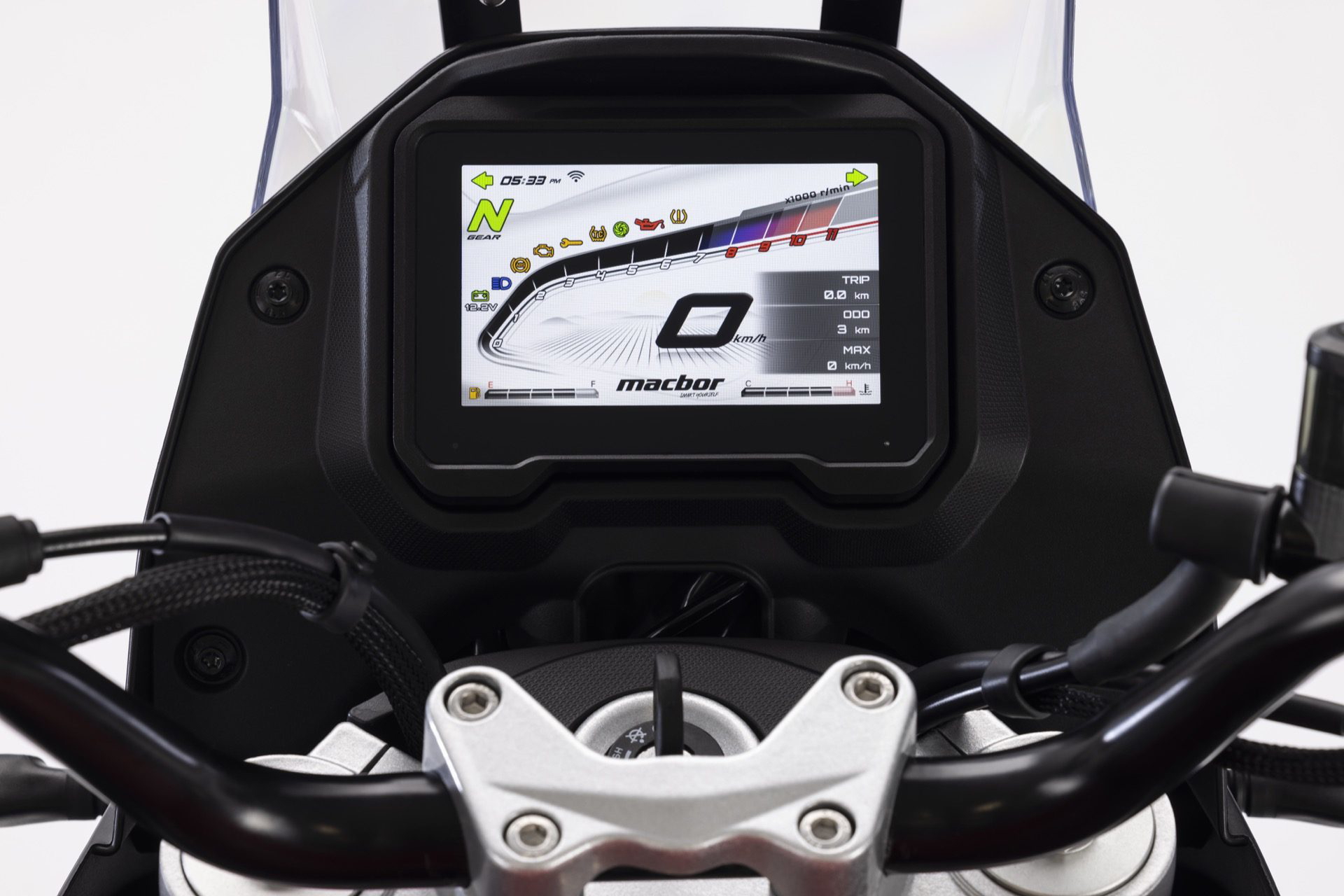 Pantalla digital de la Macbor Montana XR1 EVO muestra información completa para el piloto.