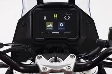 Pantalla digital del Macbor Montana XR1 EVO con información detallada.