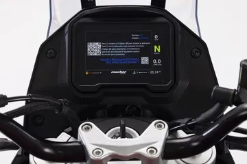 Pantalla de instrumentos moderna de la Macbor Montana XR1 EVO.