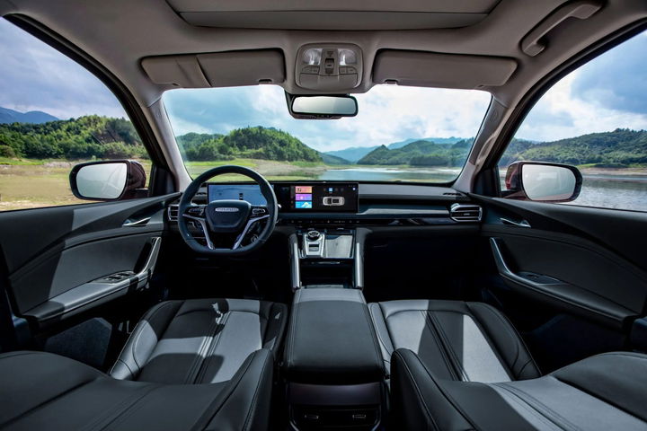 Maxus-T60-Max7 Interior del Maxus T60, con acabados premium y tecnología avanzada.