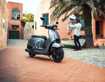 La Vespa Primavera enfrenta una fuerte competencia con esta alternativa de diseño neoretro. La Vespa Primavera enfrenta una fuerte competencia con esta alternativa de diseño neoretro.