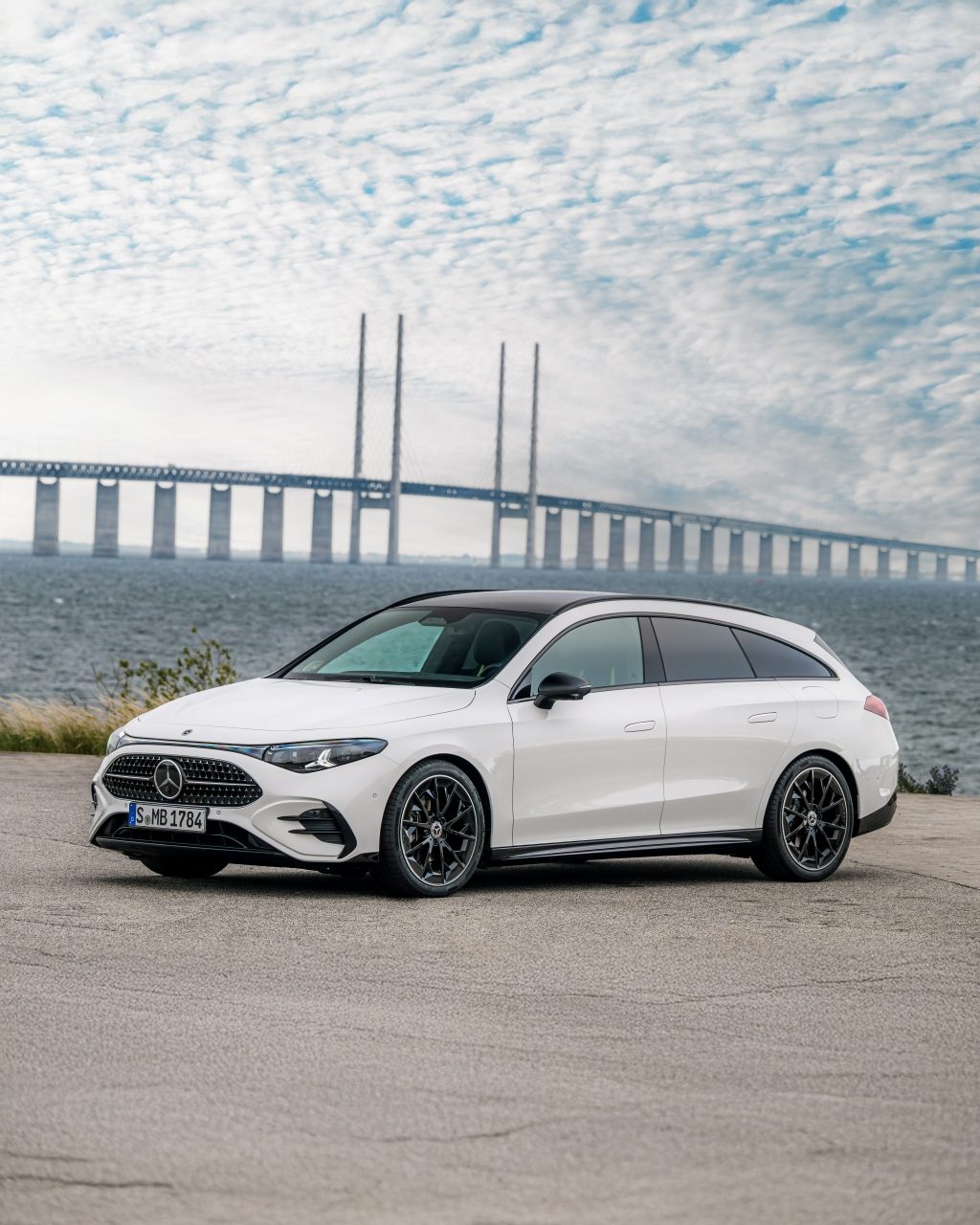 Mercedes-Benz CLA Shooting Brake eléctrico en un entorno urbano
