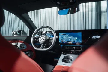 Interior del Mercedes-Benz CLA Shooting Brake con tecnología avanzada