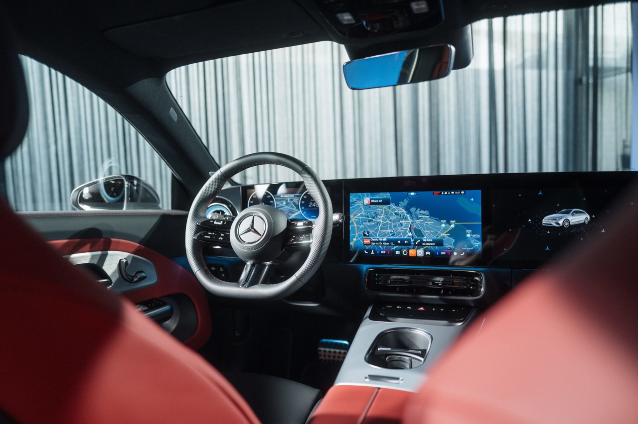Interior del Mercedes-Benz CLA Shooting Brake con tecnología avanzada